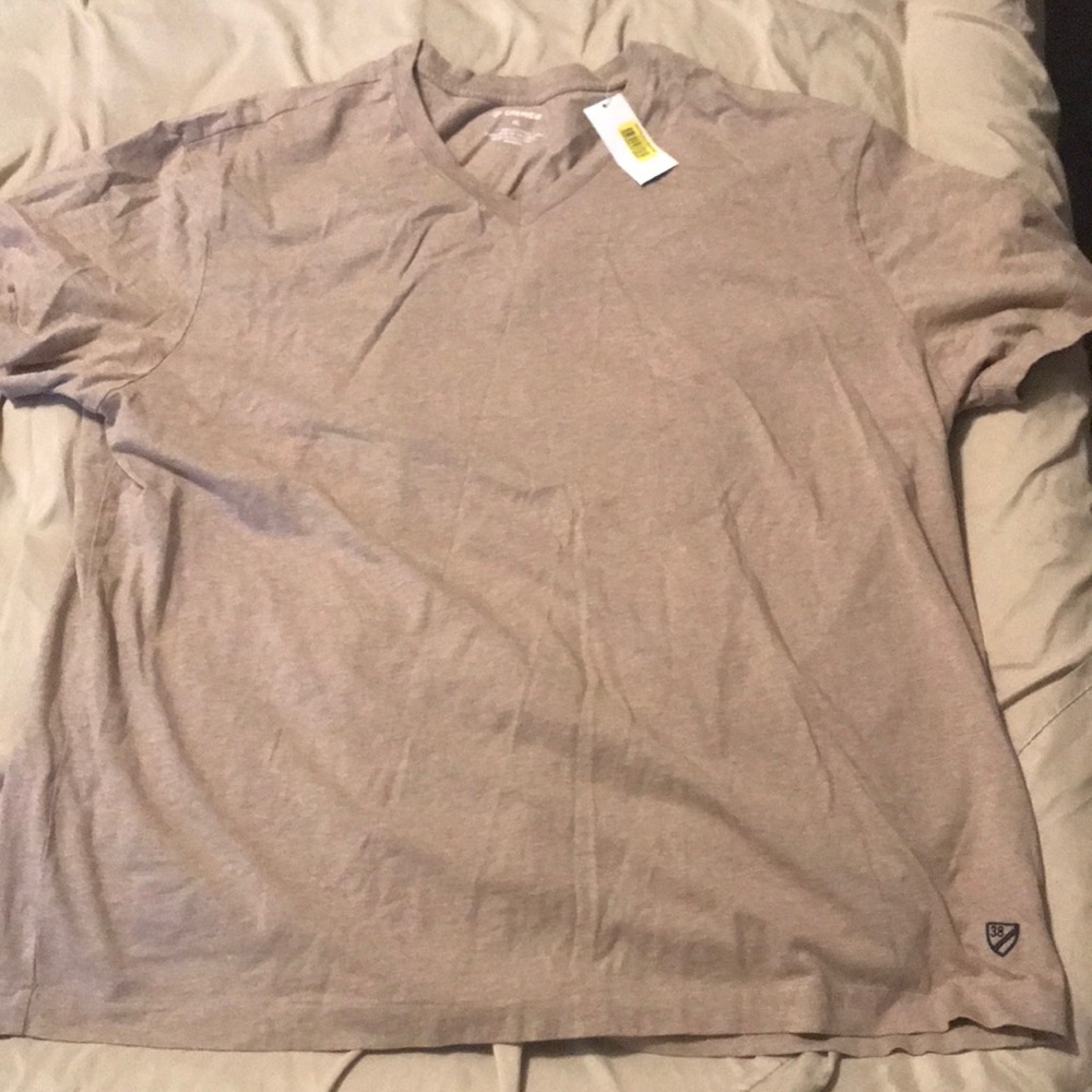 Cremieux v-neck t-shirt